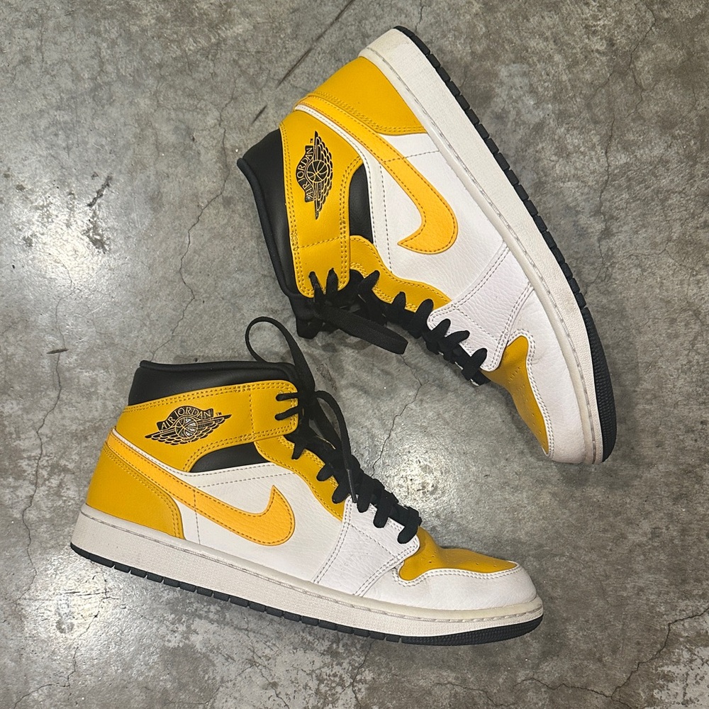 Jordan Sneakers Yellow and White
